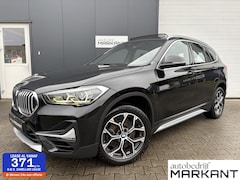 BMW X1 - 20i sDrive Panorama / HUD / Trekhaak / Leder / LM 18"