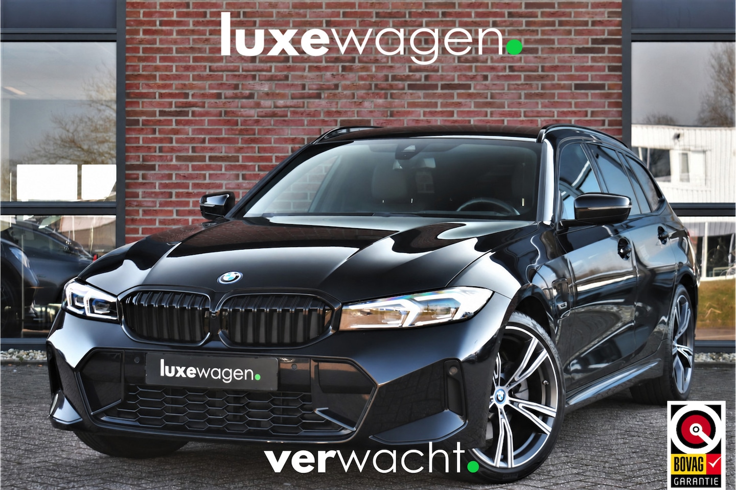 BMW 3-serie Touring - 330e M-Sport Pano DA-Prof E-zetels HUD 19inch - AutoWereld.nl