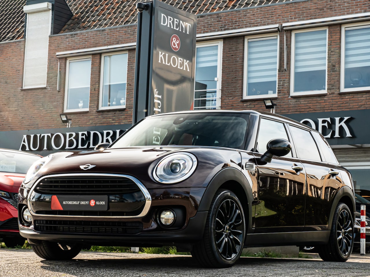 MINI Clubman - 1.5 Cooper Chili Serious Business 17 INCH STOELVERW LED CRUISE NAVI BI-TONE HALF LEDER - AutoWereld.nl