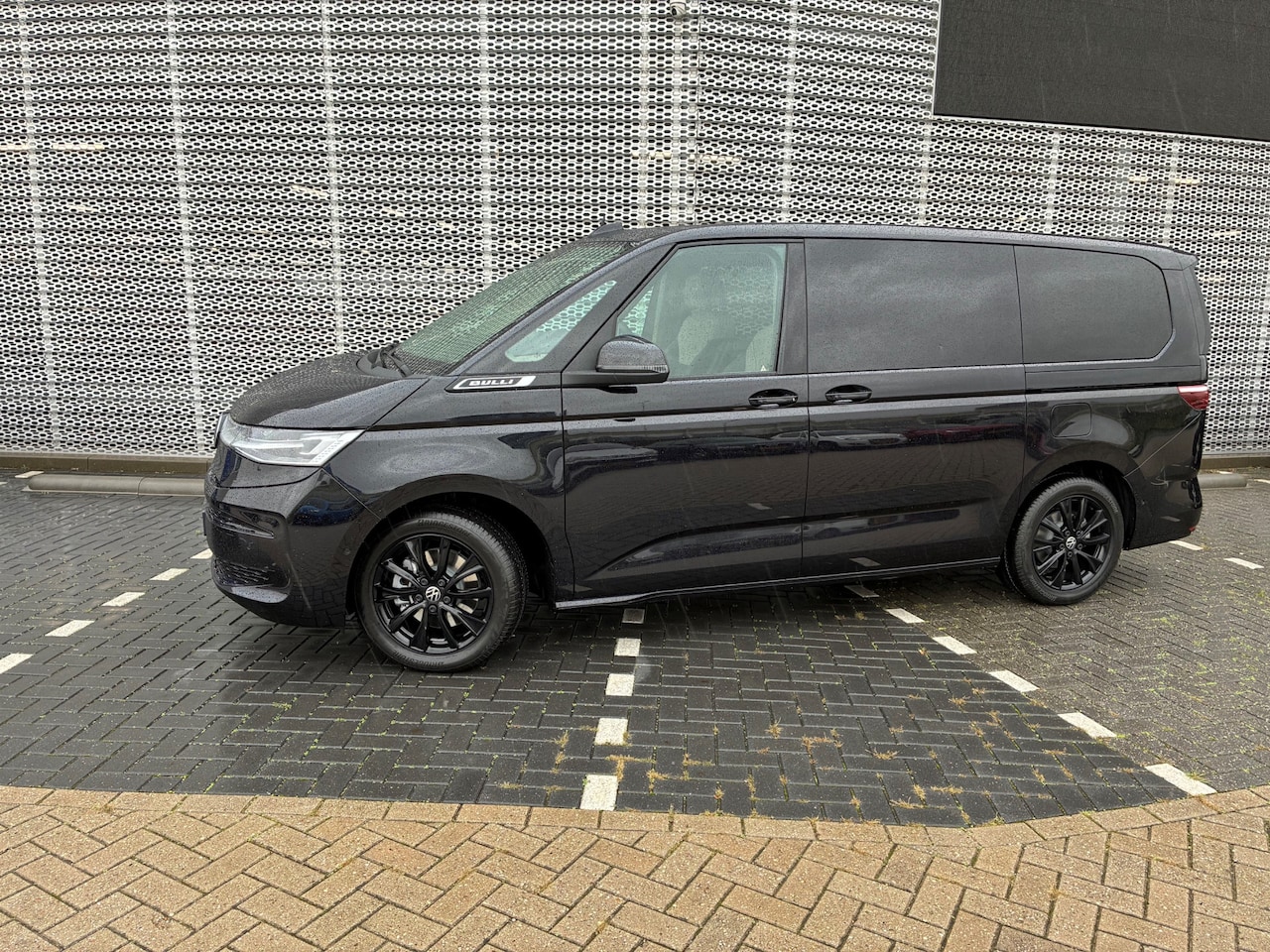 Volkswagen Multivan - 1.5 eHybrid L2 Bulli Edition 4Motion 1.5 eHybrid L2 Bulli Edition 4Motion - AutoWereld.nl