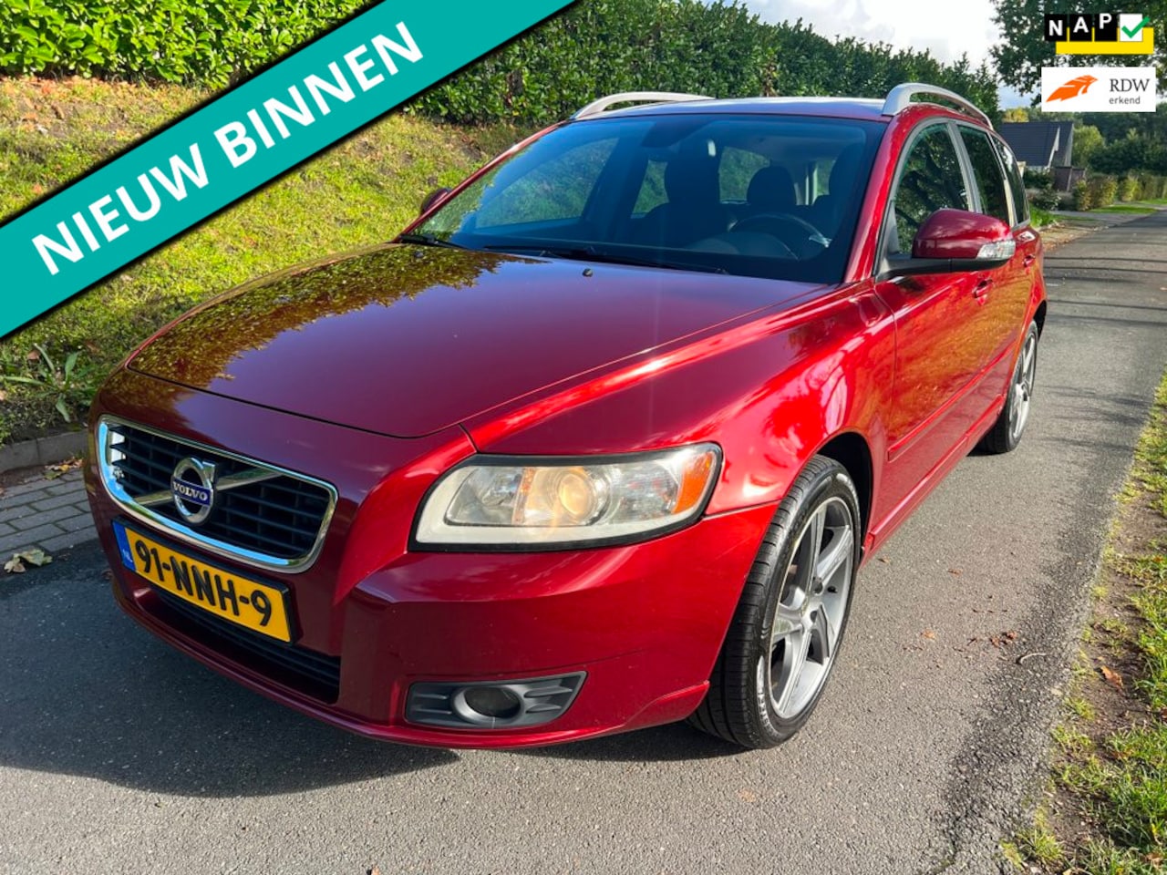 Volvo V50 - 1.6 Sport met een NIEUWE KOPPELING en oa: Lm 17", Trekhaak, Cruise, Clima, Telefoon BT, St - AutoWereld.nl