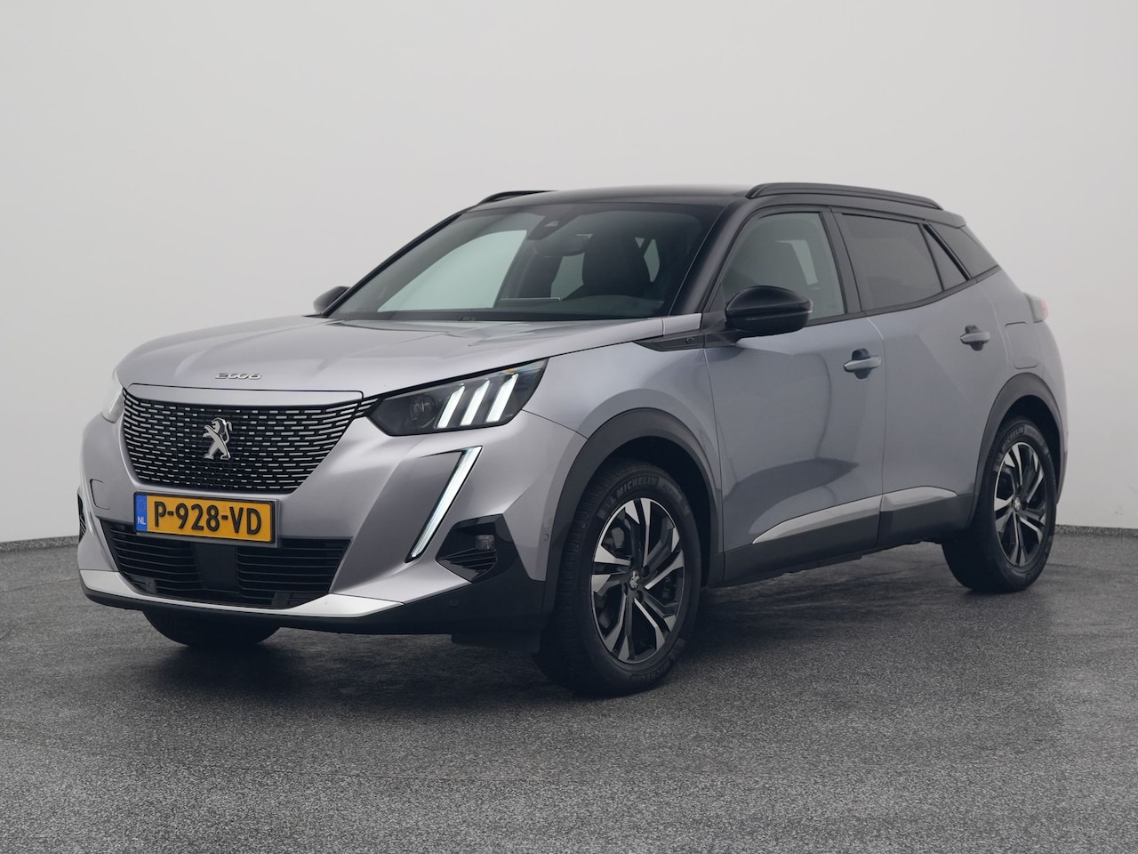Peugeot e-2008 - EV Allure 50 kWh | CAMERA | KEYLESS - AutoWereld.nl
