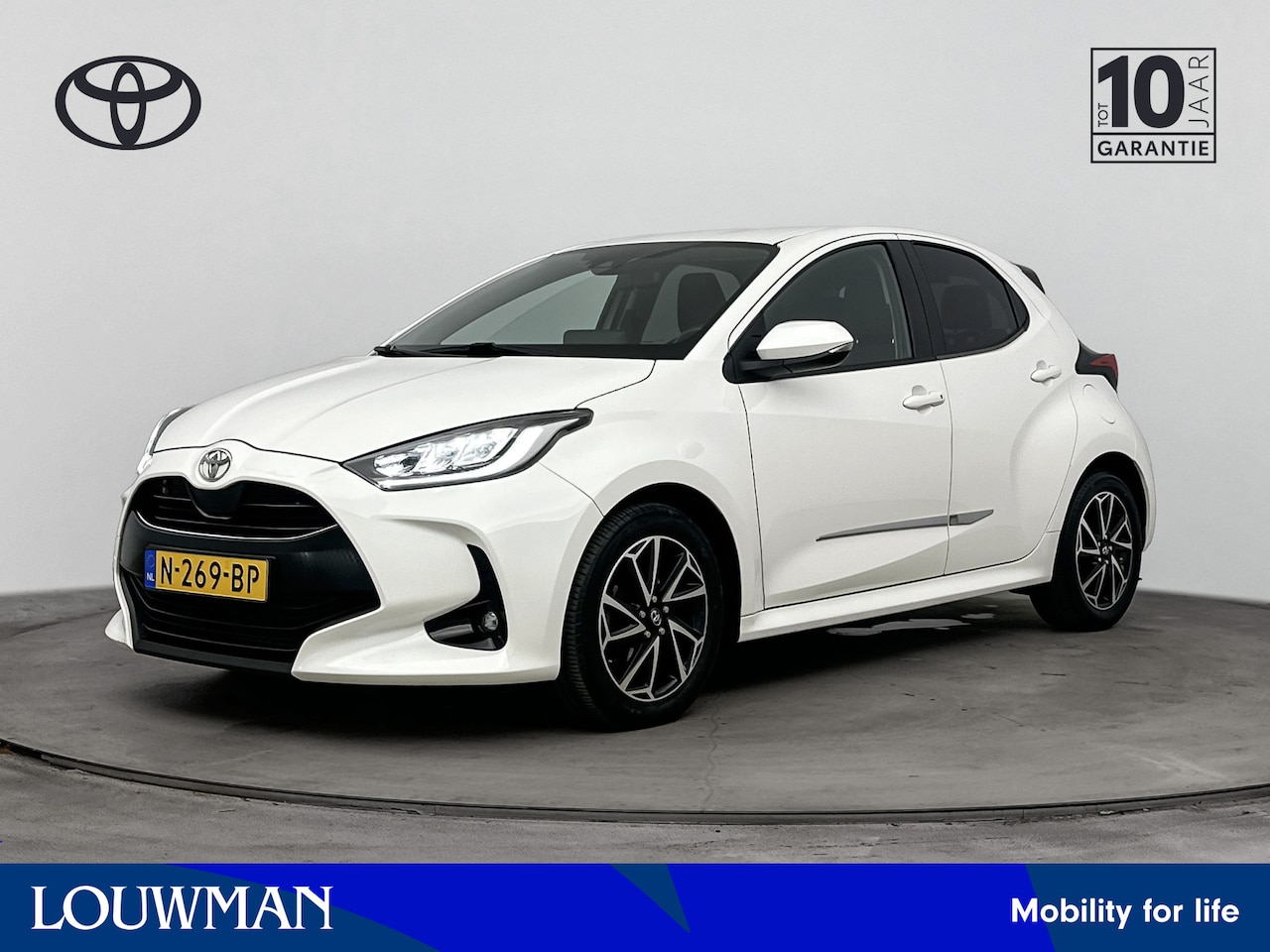 Toyota Yaris - 1.5 VVT-i Dynamic | Navi | Lichtmetalen Velgen | Parkeercamera | Apple Carplay/Android Aut - AutoWereld.nl
