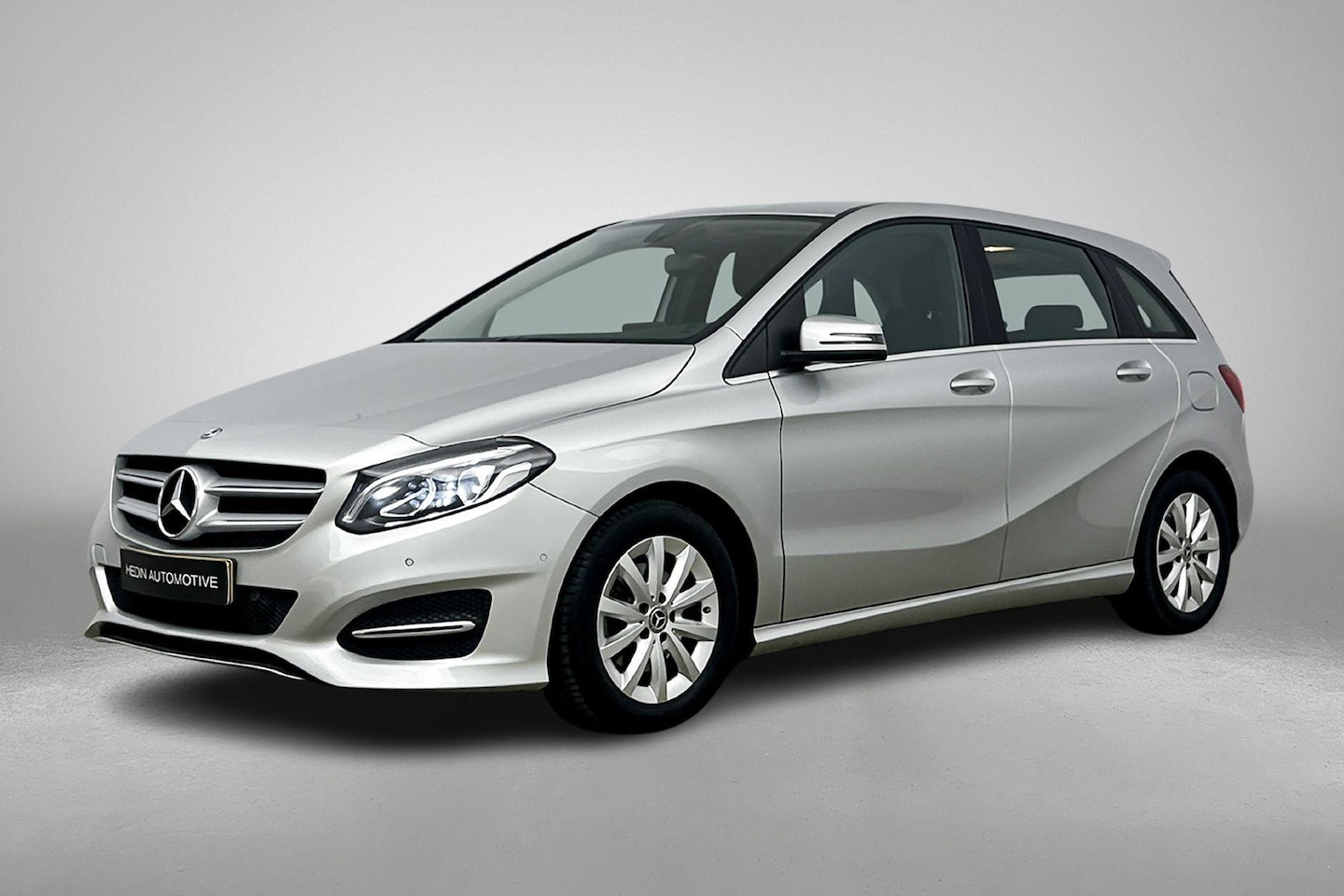 Mercedes-Benz B-klasse - B 180 Automaat Style Line | Ambition Pakket | LED | Trekhaak | Parkpilot | Keyless-Start | - AutoWereld.nl