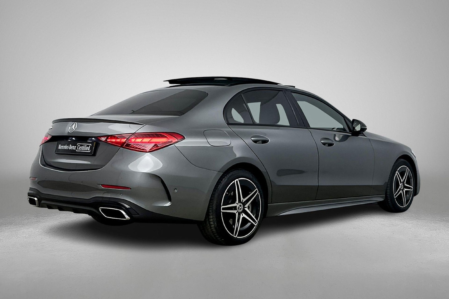 Mercedes-Benz C-klasse - C 300e Limousine Automaat AMG Line | Nightpakket | Panoramadak | Distronic | 360° Camera | - AutoWereld.nl