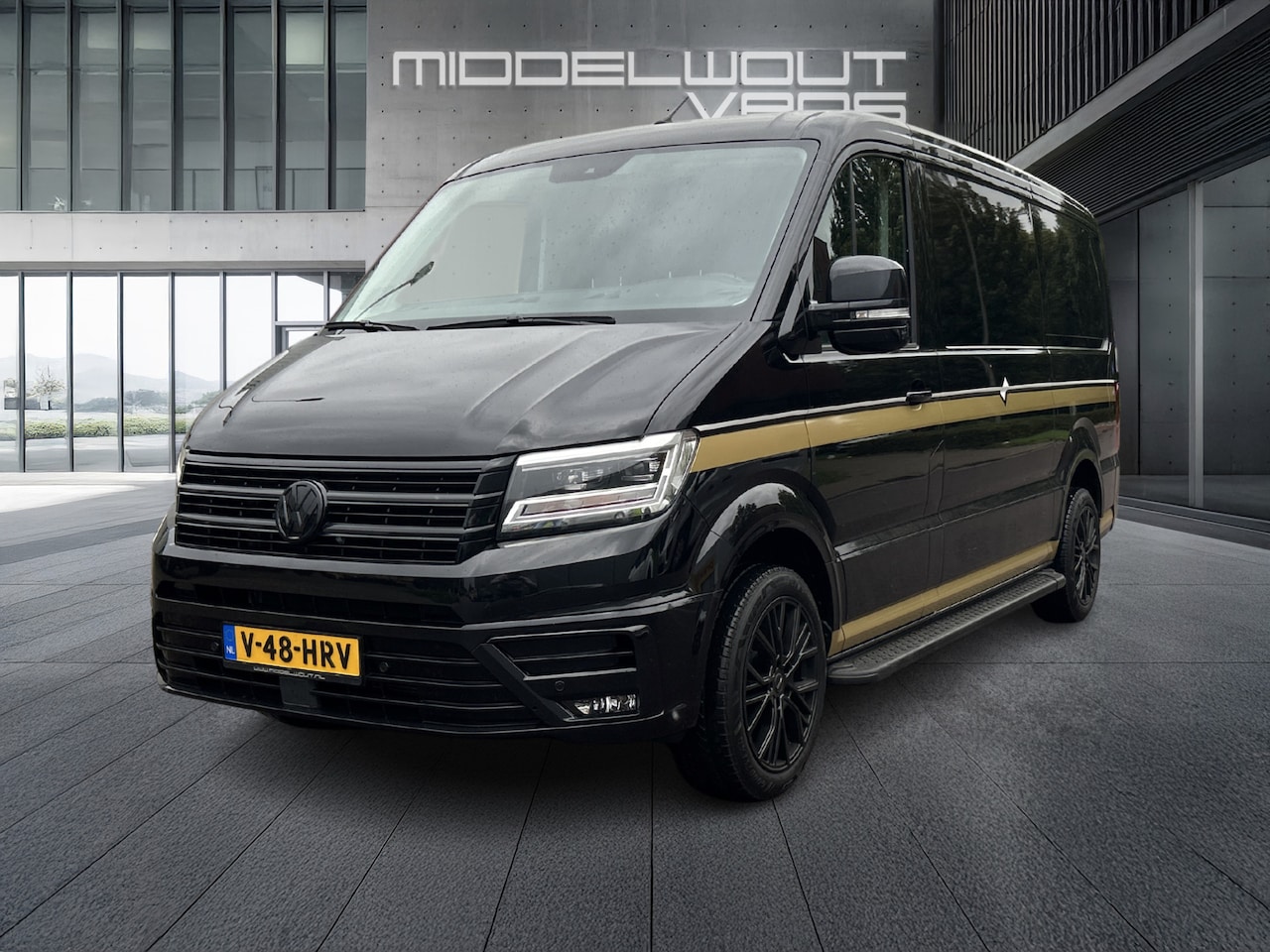 Volkswagen Crafter - 35 2.0 TDI L3H2 Black ED. /LED/Luchtgev. stoel/camera/ - AutoWereld.nl