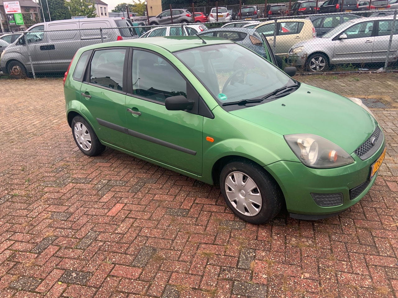 Ford Fiesta - 1.3 Ambiente 1.3 Ambiente - AutoWereld.nl