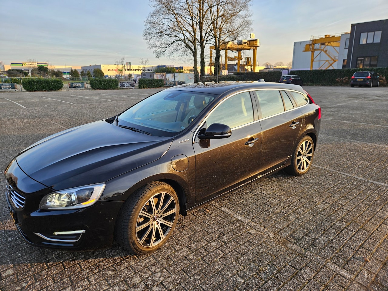 Volvo V60 - 2.4 D6 AWD Plug-In Hybrid Summum - AutoWereld.nl