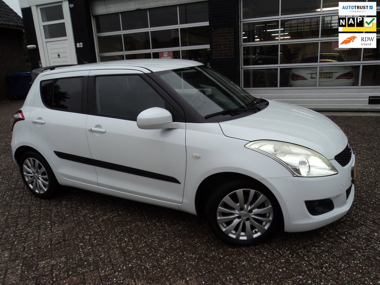 Suzuki Swift - 1.2 Exclusive EASSS Cruise Stoelverwarming Climate - AutoWereld.nl