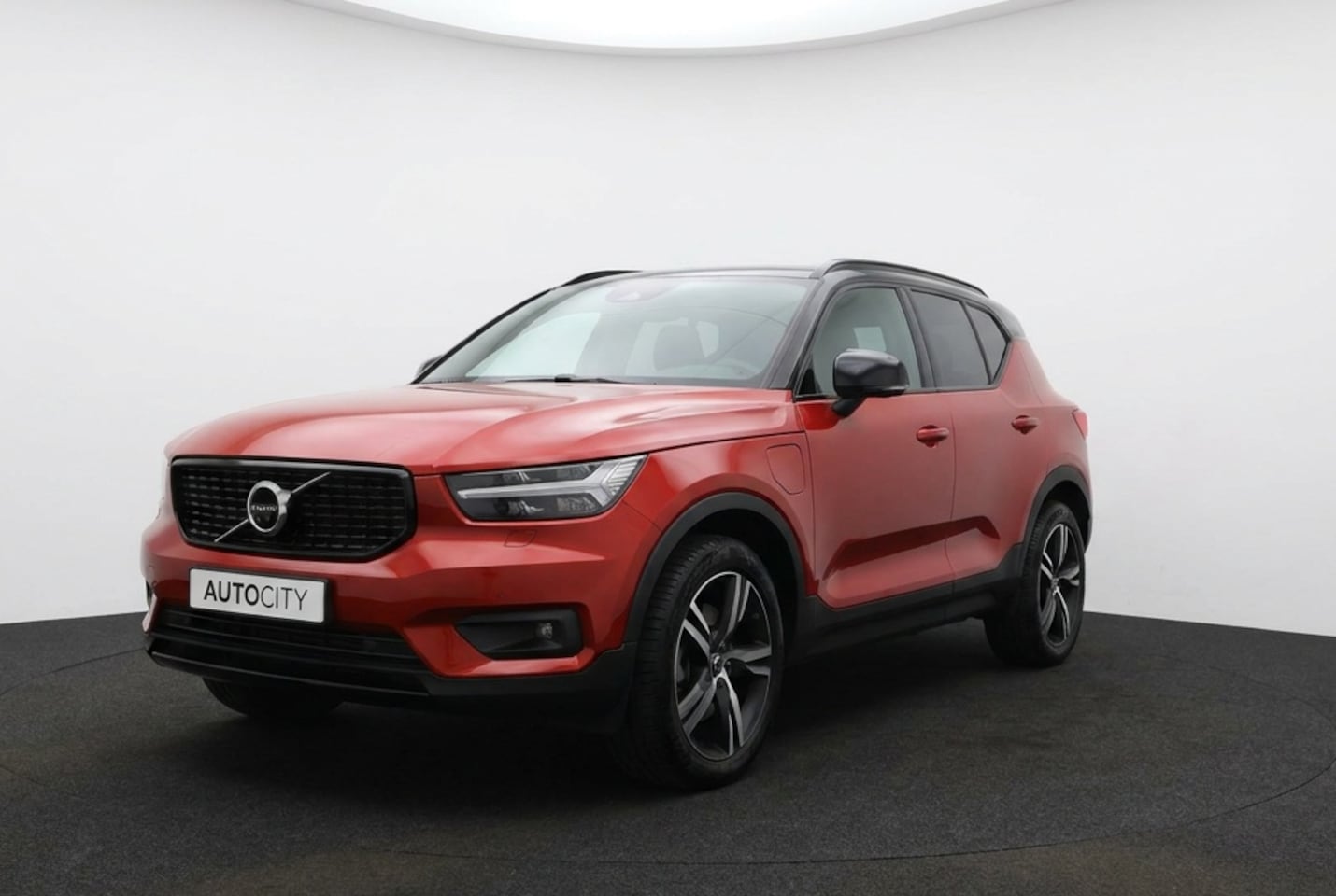 Volvo XC40 - T5 Recharge R-Design 262PK Panoramadak | Leder | 360° Camera | Harman Kardon - AutoWereld.nl