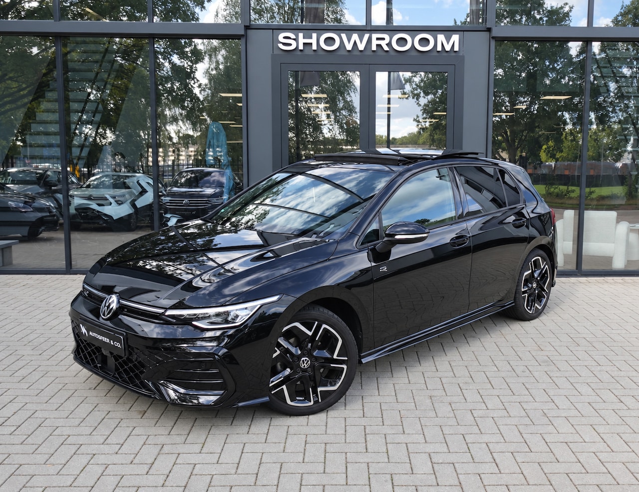 Volkswagen Golf - 1.5 eTSI R-Line Edition PANO HUD KEYLESS - AutoWereld.nl