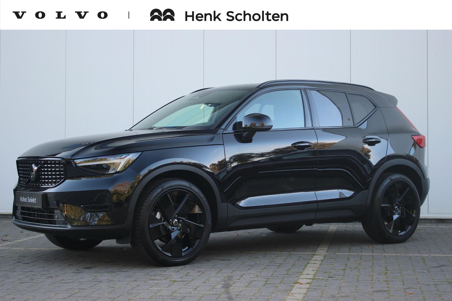 Volvo XC40 - B4 Plus Black Edition | Panoramadak | Trekhaak | Verwarmbare voorstoelen, achterbank en st - AutoWereld.nl