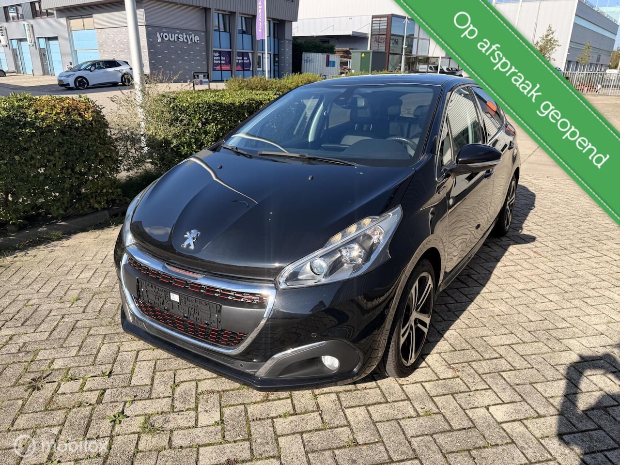 Peugeot 208 - 1.2 PureTech GT-LINE NW DISTRIBUTIERIEM - AutoWereld.nl