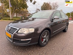 Volkswagen Passat - 2.0 FSI Highline / airco / cruise.control / leder / lmv / nap