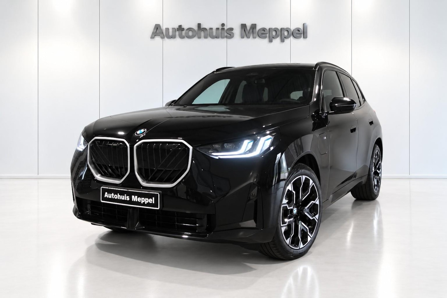 BMW X3 - 30e NIEUW M-Sport*Trekhaak*H&K*Pano*Shadow Line*PDC - AutoWereld.nl
