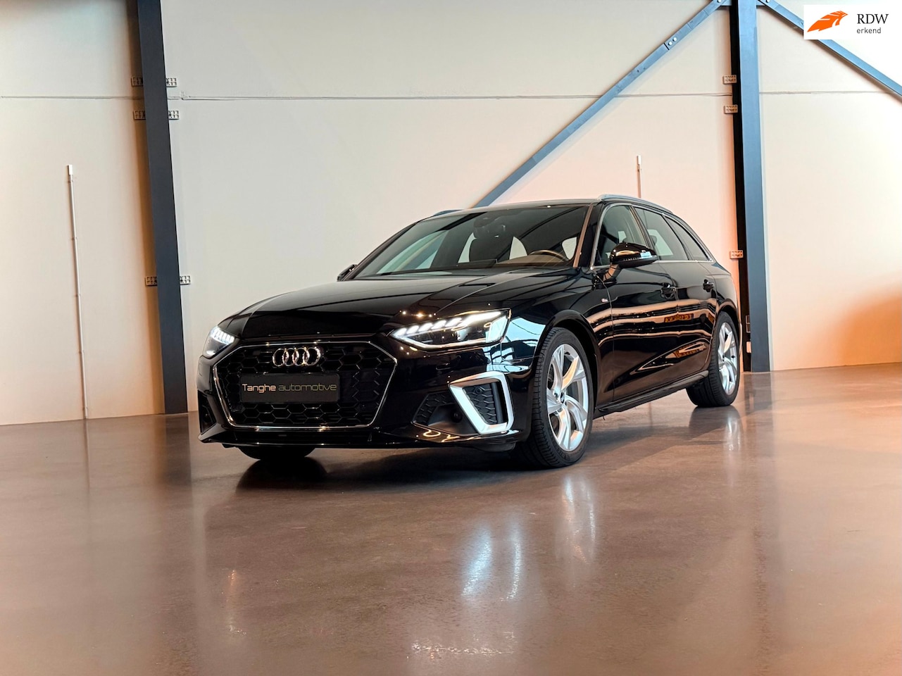 Audi A4 Avant - 35 TFSI S-Line,Adaptieve Cruise,Trekhaak,Leer,Memory - AutoWereld.nl