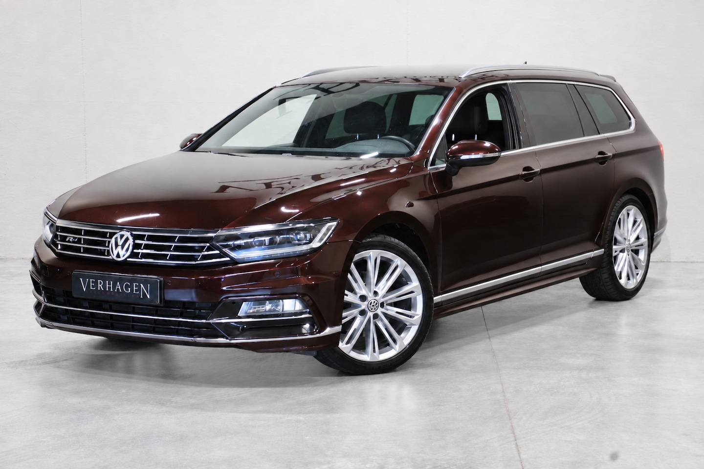 Volkswagen Passat Variant - 2.0 TDI R-line Leer 150pk Camera - AutoWereld.nl