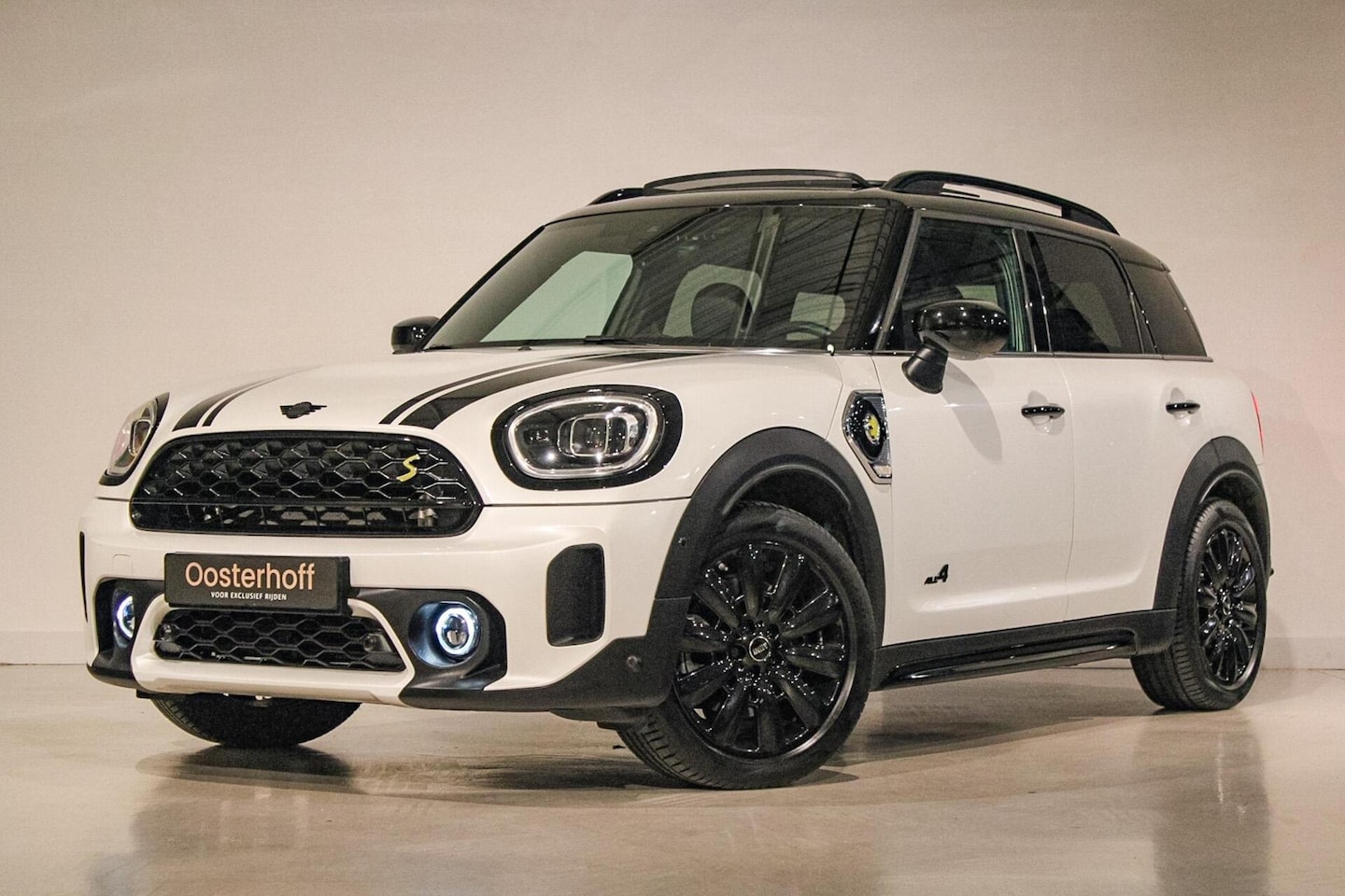 MINI Countryman - 1.5 Cooper S E ALL4 Yours PANO | HUD | LED - AutoWereld.nl