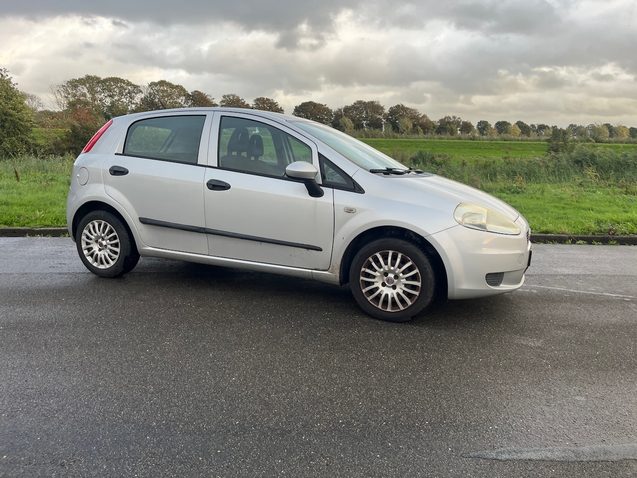 Fiat Grande Punto - 1.2 Actual BJ 2010 /* APK GEKEURD /* AIRCO /* TREKHAAK/* - AutoWereld.nl