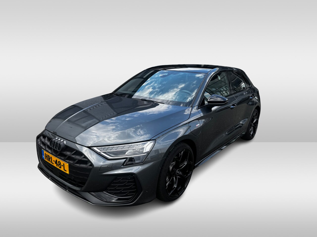 Audi A3 Sportback - 40 TFSI e S edition / Panoramadak / Head-up / Camera / RS Seats / Keyless / Sfeerverlichti - AutoWereld.nl