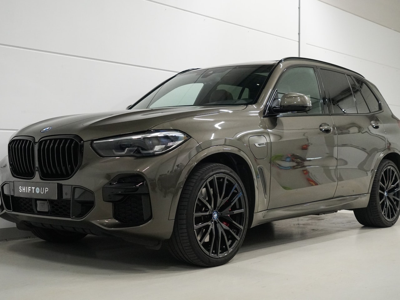 BMW X5 - xDrive45e M-Sport | Panoramadak | Bowers Wilkins | Elektr. Trekhaak - AutoWereld.nl
