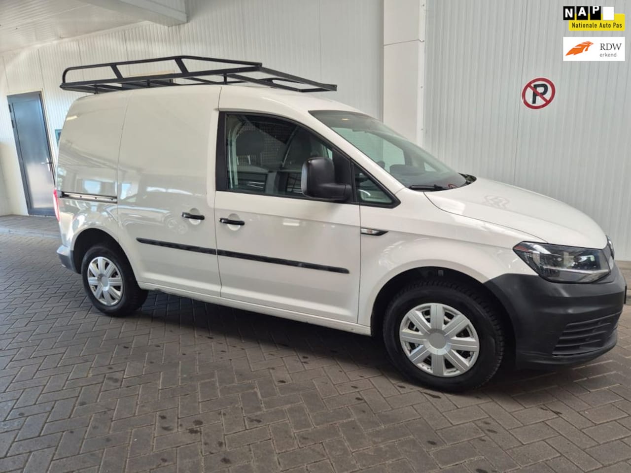 Volkswagen Caddy - 2.0 TDI L1H1- airco-nieuwe apk - AutoWereld.nl