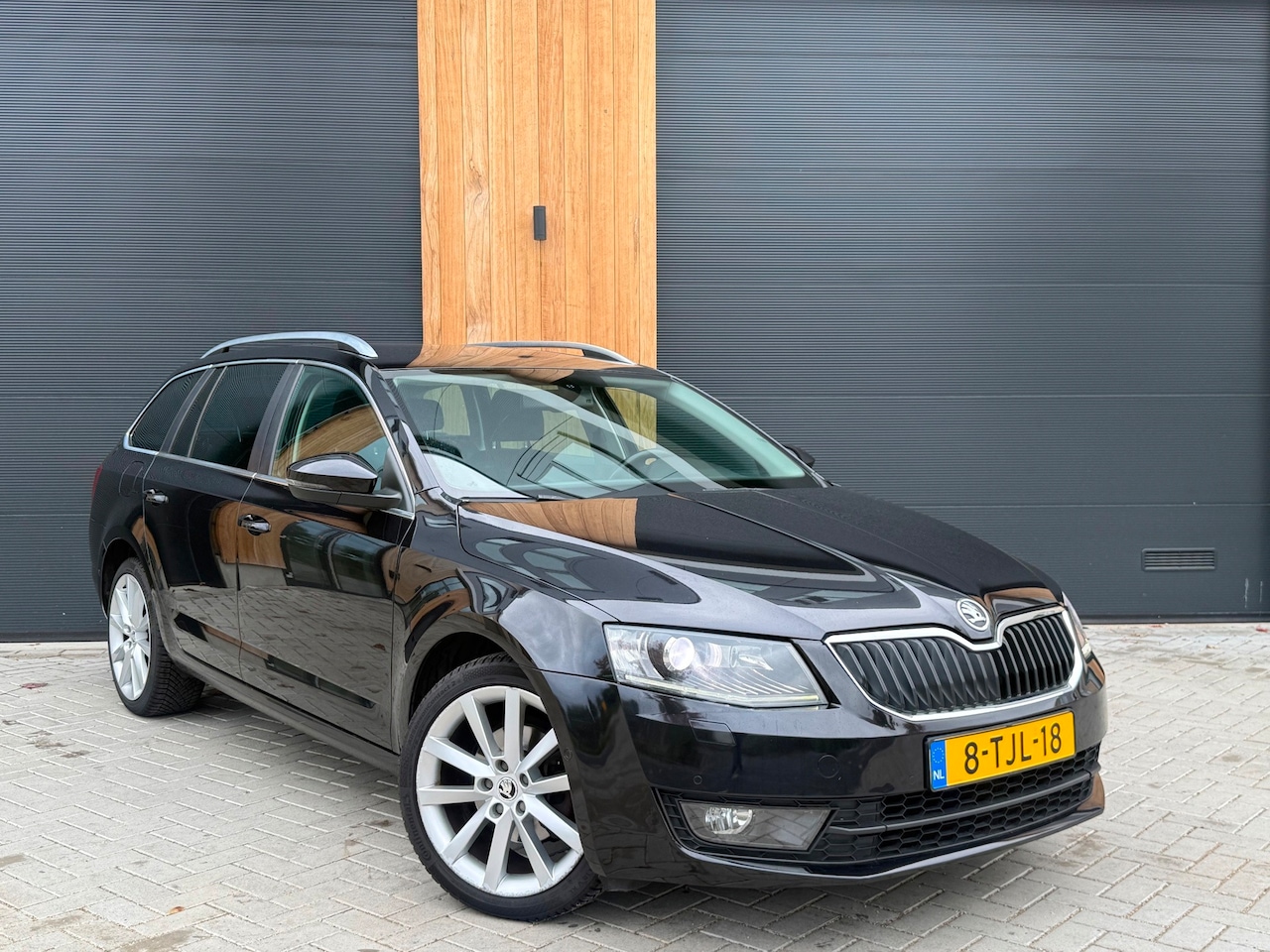 Skoda Octavia Combi - 1.4 TSI Greentech Business (bj 2014) AUTOMAAT|XENON|PARKSENSOR - AutoWereld.nl