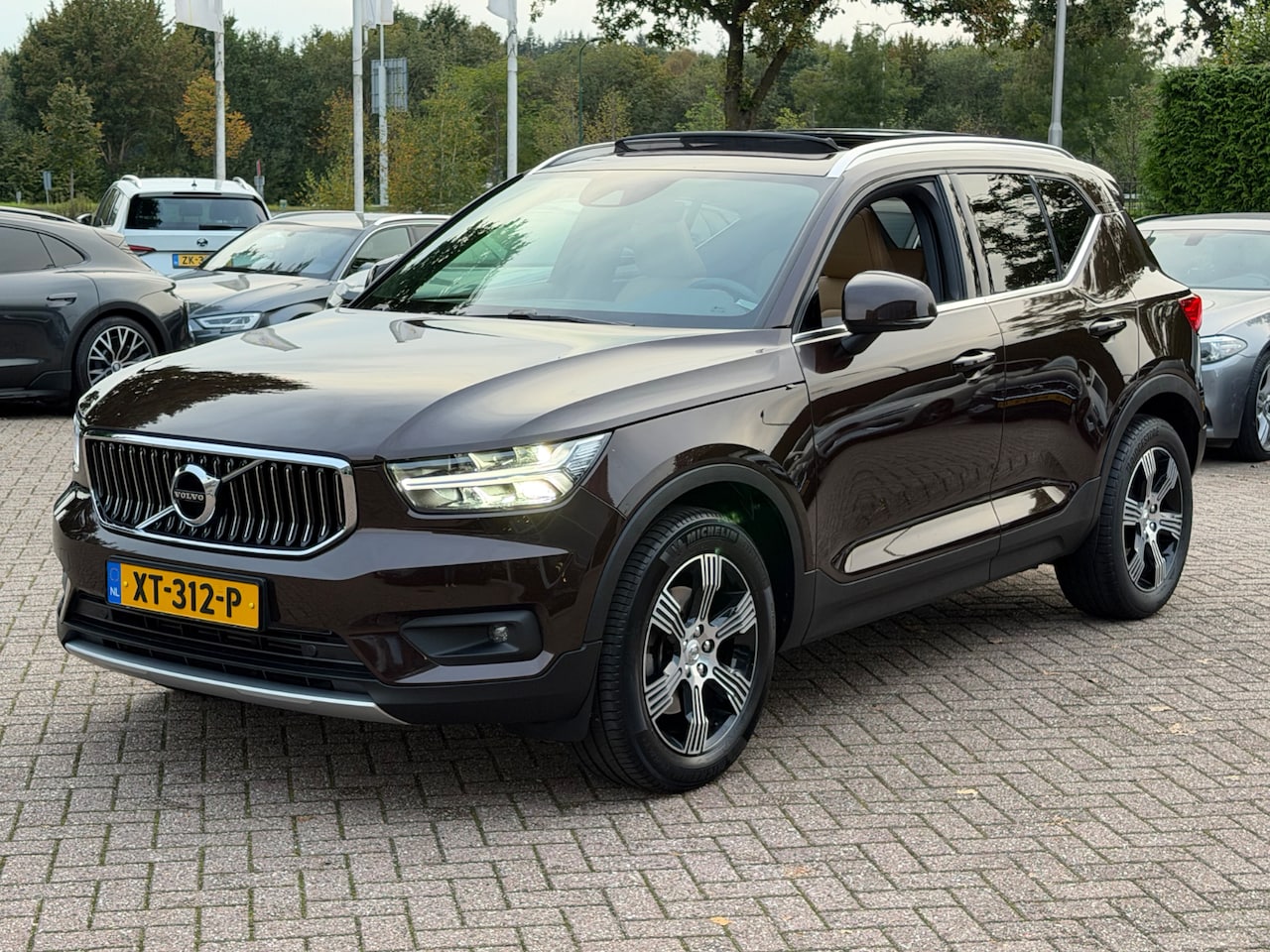 Volvo XC40 - 2.0 T4 Inscription / Trekhaak / Panoramadak / Camera / Leder / 18'' / Elektr. Stoelen / Ca - AutoWereld.nl