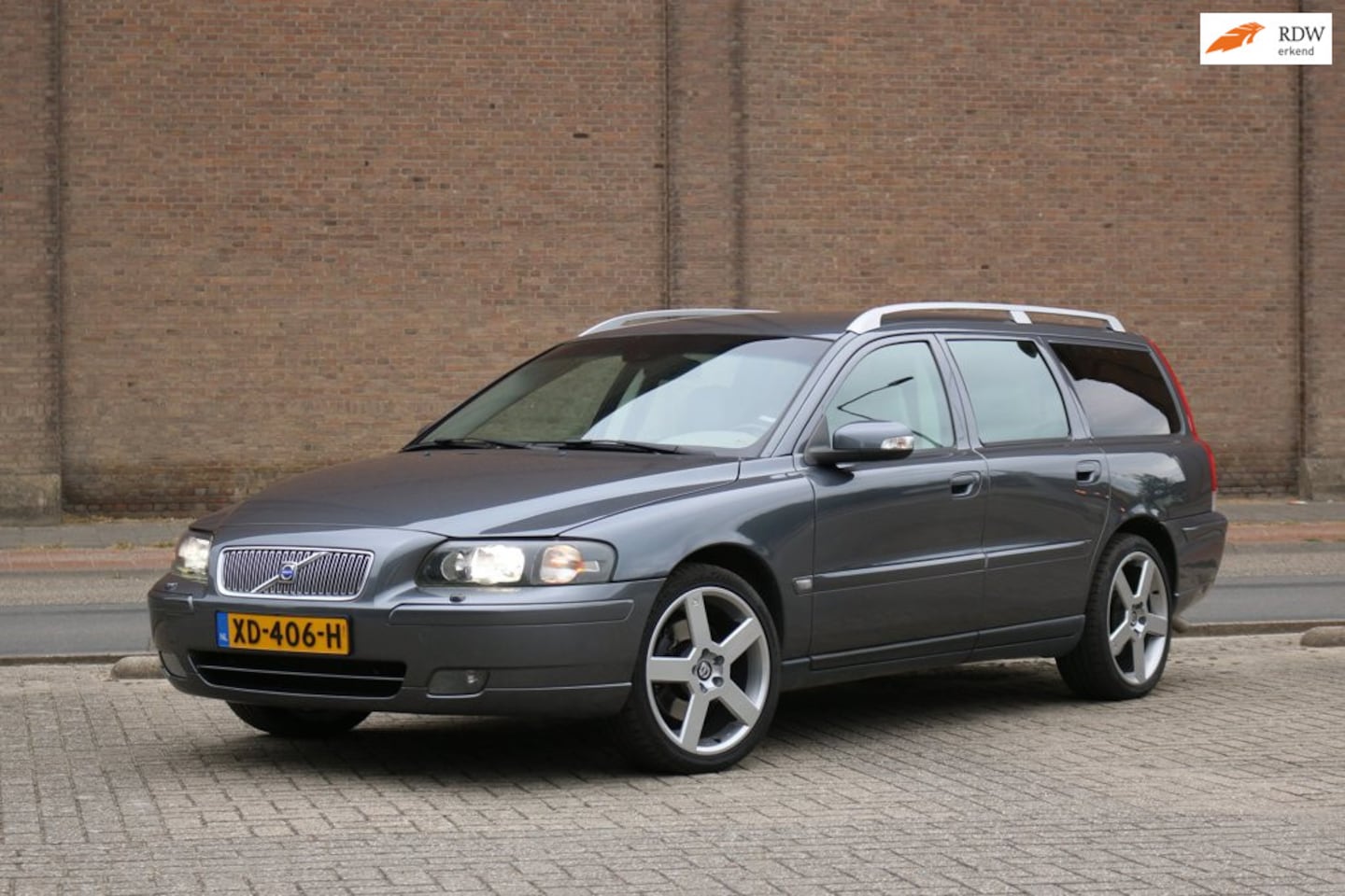 Volvo V70 - Volvo V70 2.3 T5 - Unieke verschijning, handbak, 310 PK - AutoWereld.nl