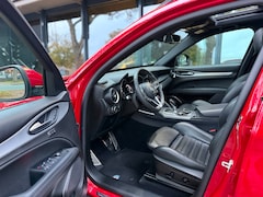 Alfa Romeo Stelvio - 2.0 T AWD Special Edition|280PK|Veloce Stoelen|Rood|Pano|Camera|Nav|Trekhaak
