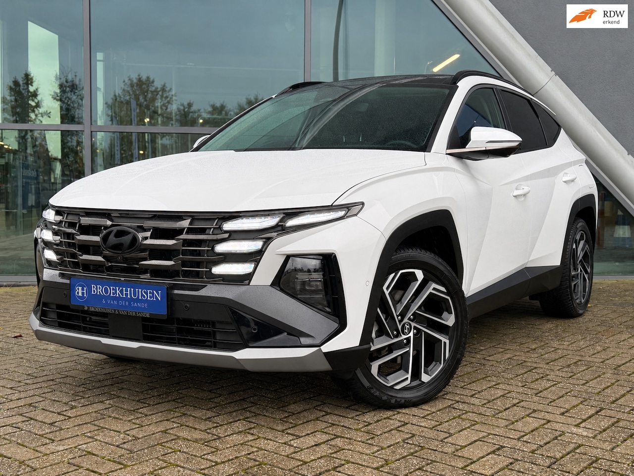 Hyundai Tucson - 1.6 T-GDI PHEV Premium Sky 4WD 265pk Leder / Panoramadak / 360 Camera / Head up display - AutoWereld.nl
