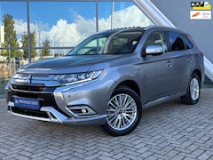 Mitsubishi Outlander - 2.4 PHEV Intense+ 225pk Schuifdak / 360 Camera / Trekhaak / Stoelverwarming