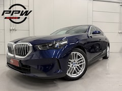 BMW 5-serie - 530e Edition PANO/HEAD-UP/ACC/H&K/LEER-SPORT/CURVED-DISPLAY/VENTILATIE+MEMORY/360CAMERA/LE