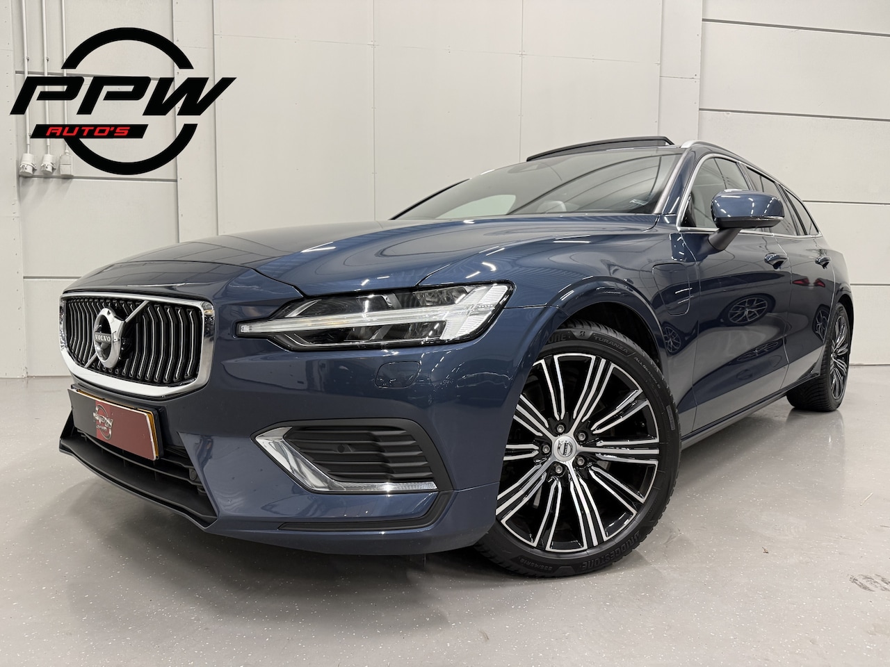 Volvo V60 - T6 Recharge AWD PANO/TREKHAAK/HEAD-UP/H&K/360CAMERA/MEMORY/KEYLESS/LED/ACC/PILOT-ASSIST/CA - AutoWereld.nl