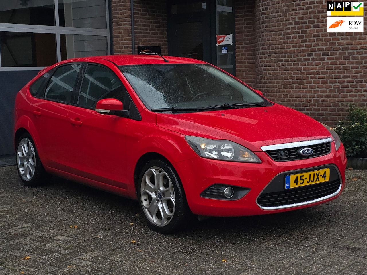 Ford Focus - 1.8 Titanium Flexi Fuel Apk |Nap |Clima |Trekhaak - AutoWereld.nl