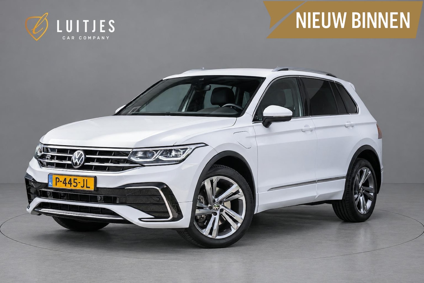 Volkswagen Tiguan - 1.4 TSI eHybrid R-Line Org.NL|Carplay|Elek-trekhaak|Elek-a.klep|Virtual-cockpit|Dealeronde - AutoWereld.nl