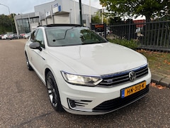 Volkswagen Passat - 1.4 TSI GTE Highline Panodak, Camera, Led