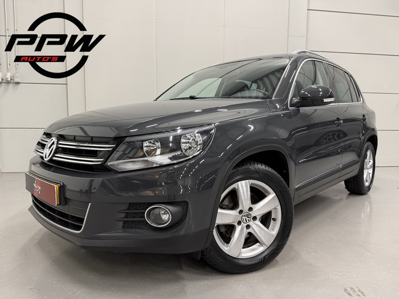 Volkswagen Tiguan - 1.4 TSI 150PK Sport&Style aut. TREKHAAK/NAVI GROOT/17"LMV/CRUISE/BLUETOOTH/MF-STUUR/PRIVAC - AutoWereld.nl
