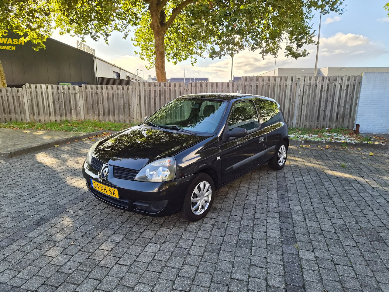 Renault Clio - 1.2 Campus Accès - AutoWereld.nl
