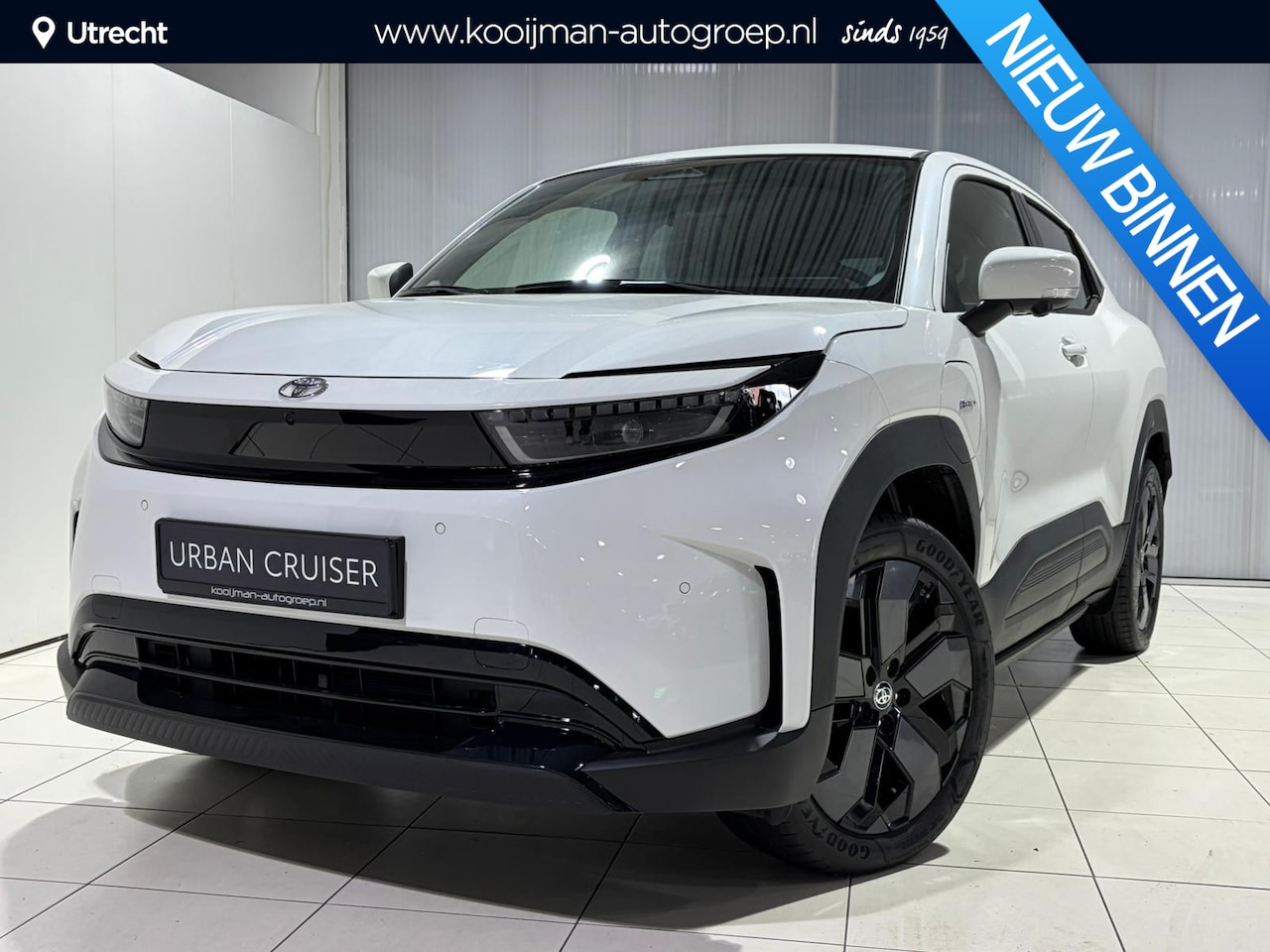 Toyota Urban Cruiser - Executive 61 kWh Direct Leverbaar, JBL Geluidsysteem, Panoramadak, 19'' Lichtmetalen velge - AutoWereld.nl