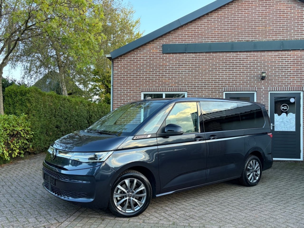 Volkswagen Multivan - 1.4 eHybrid L2 ENERGETIC LEER IQLIGHT PANO - AutoWereld.nl