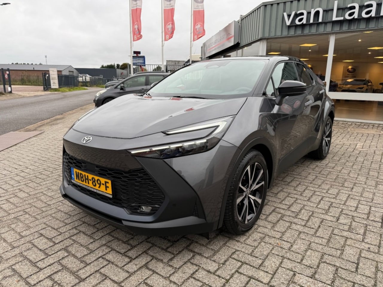 Toyota C-HR - 1.8 Hybrid 140 Dynamic Bi-Tone Rijklaar met Garantie - AutoWereld.nl