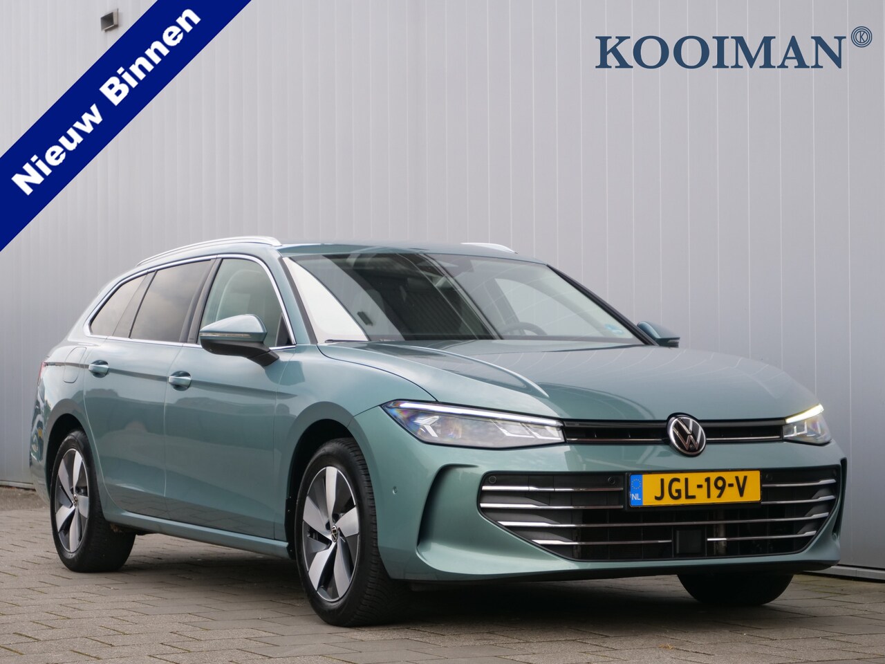 Volkswagen Passat Variant - 1.5 eTSI Edition 150 Pk Automaat Navigatie / DAB / Apple Carplay / 360 camera / Trekhaak / - AutoWereld.nl