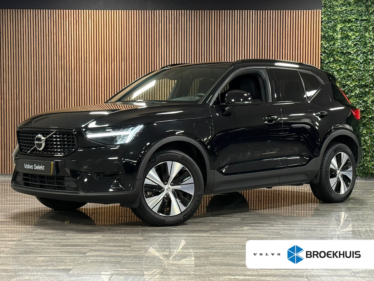 Volvo XC40 - T5 Recharge Plus Dark | Trekhaak | Harman Kardon | Parkeercamera | All Season banden | Ada - AutoWereld.nl