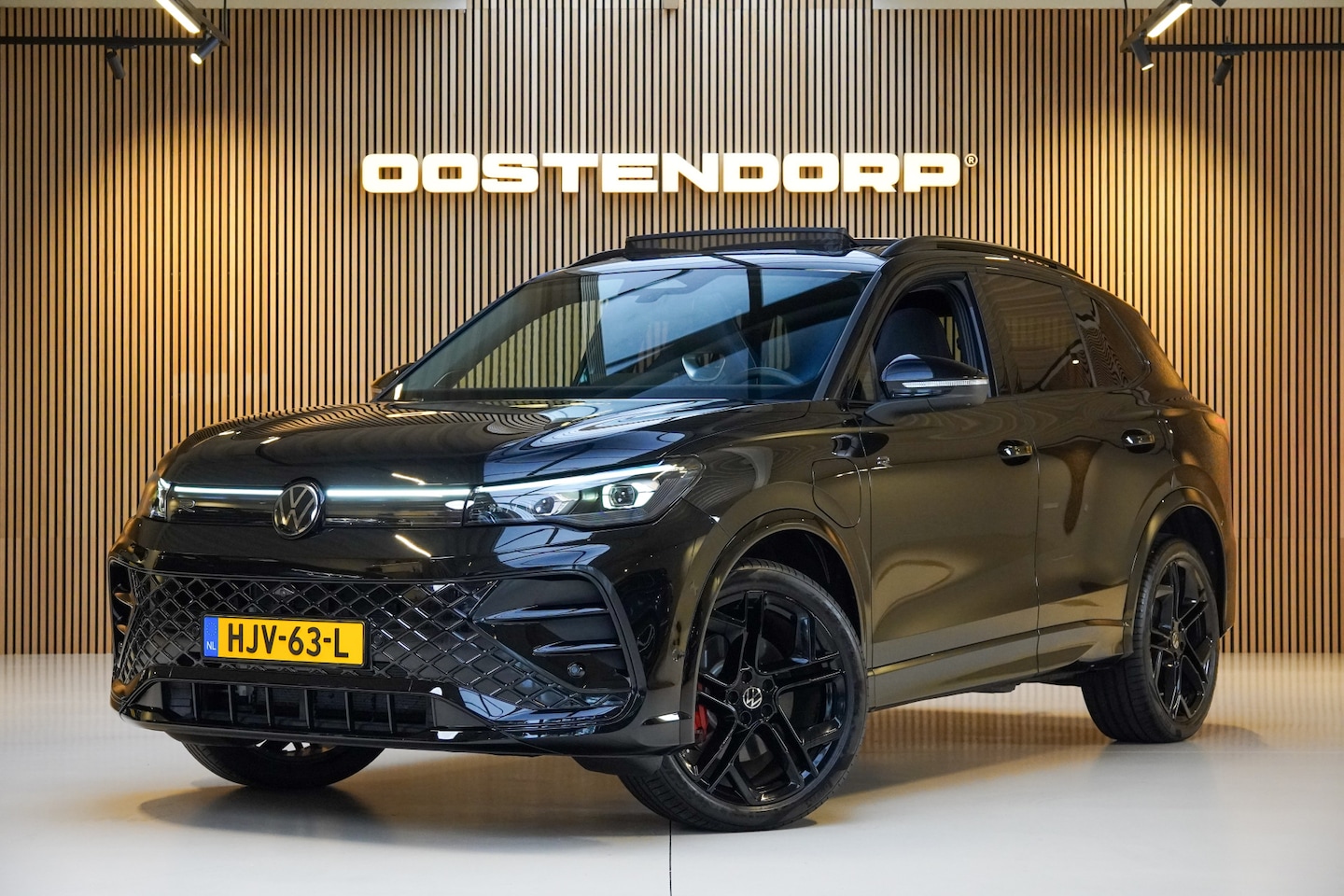 Volkswagen Tiguan - 1.5/204pk eHybrid R-Line Blackstyle|2025|Panoramadak|Trekhaak|H&K|Cruise+ACC|PDC|360Camera - AutoWereld.nl