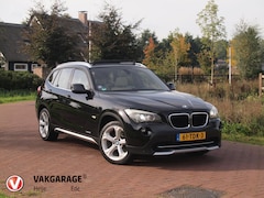 BMW X1 - xDrive20i Business NIEUWE MOTOR | Panoramadak | Trekhaak | Bi-Xenon | Cruise Control | Par