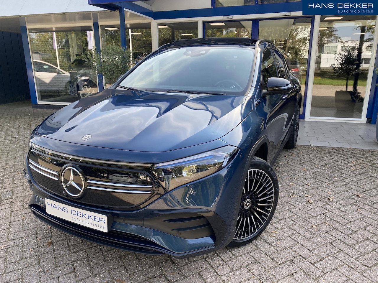 Mercedes-Benz EQA - 250 Business Solution AMG 67 kWh Head-up / Stoel verwarmd met geheugen / Pano / 360 camera - AutoWereld.nl