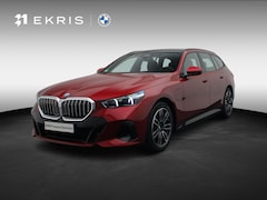 BMW 5-serie Touring - 550e xDrive M Sportpakket | Comfort Pack | SoH 100% | Trekhaak | Panoramadak | Elektrisch