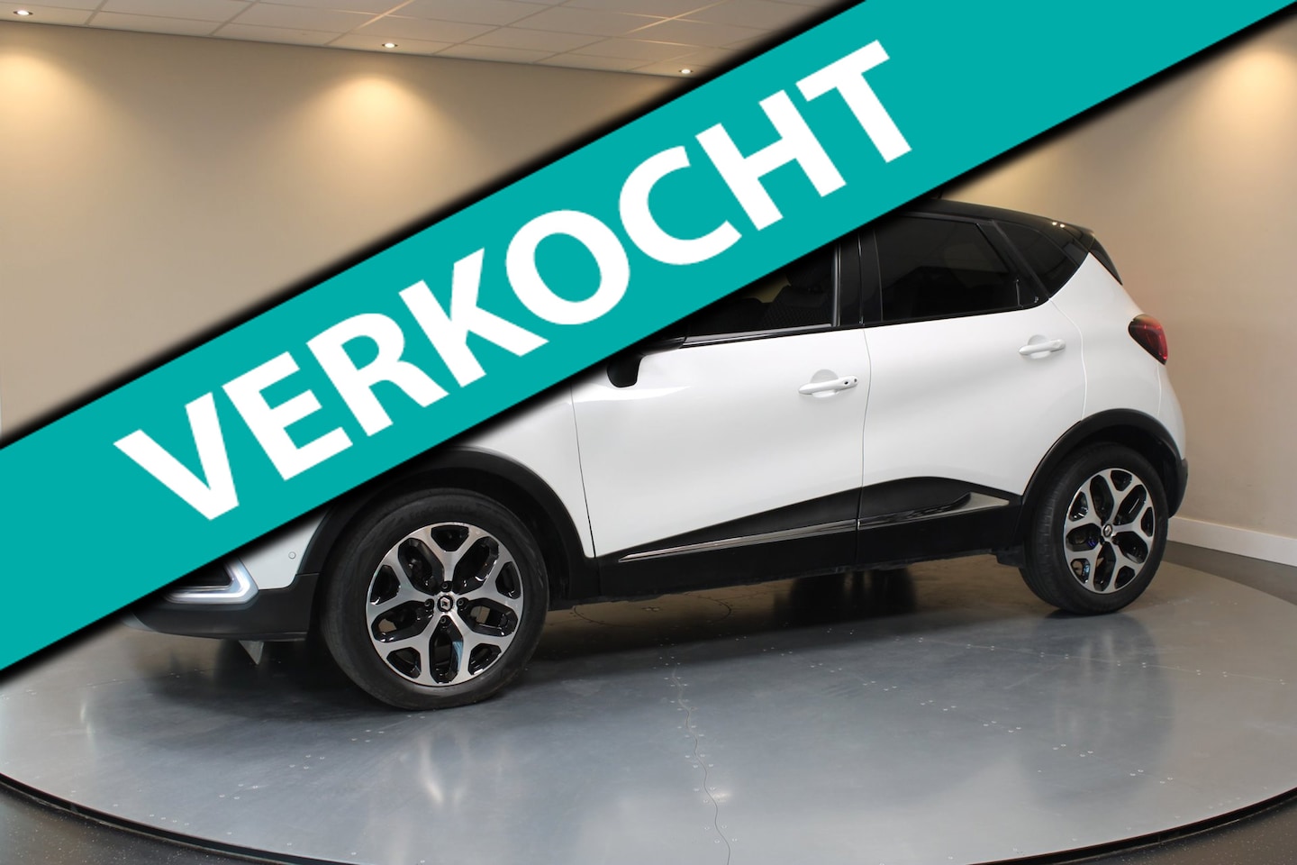 Renault Captur - 1.3 TCe Intens *Automaat* Trekhaak|Camera|Navi|DAB|Parelmoer - AutoWereld.nl