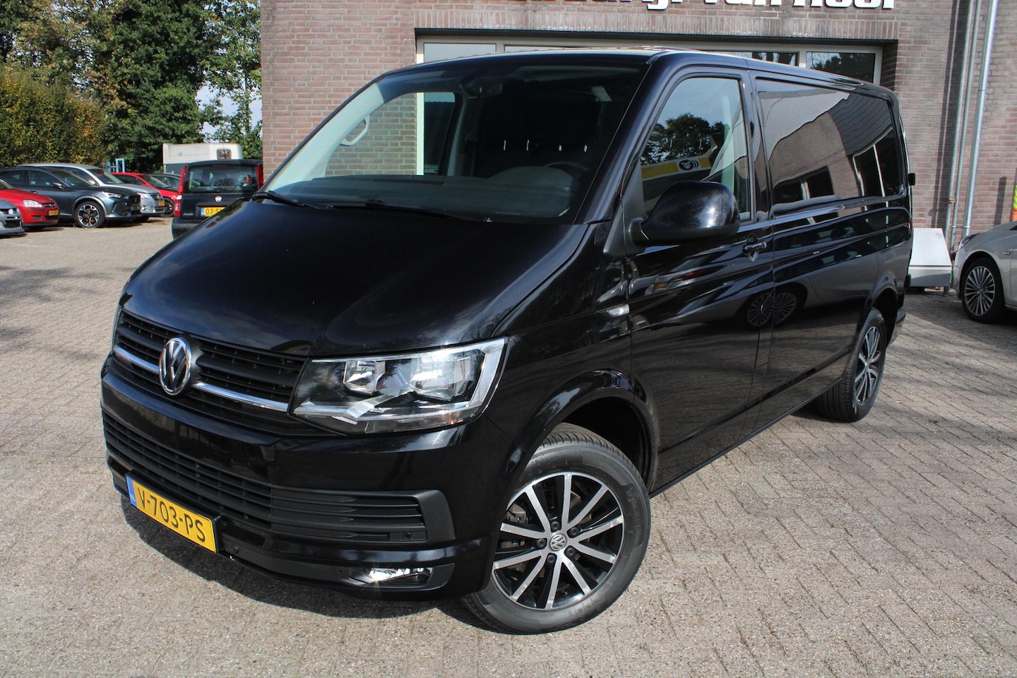 Volkswagen Transporter - 2.0 TDI L1H1 1e eigenaar, Cruise, Carplay, Parkeerhulp, Navi, Achterdeuren, Houten laadvlo - AutoWereld.nl